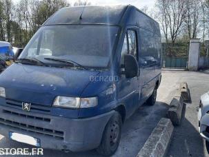 Fourgon avec parois et toit rigide Peugeot Boxer