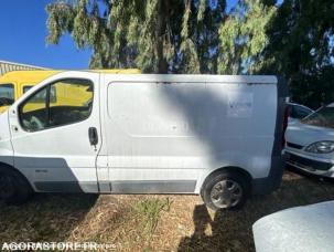 Fourgon avec parois et toit rigide Renault Trafic
