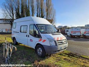 Fourgon avec parois et toit rigide Ford Transit
