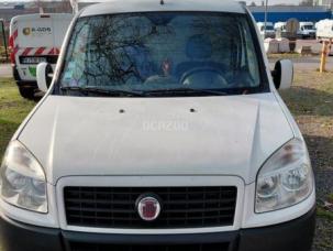 Fourgon avec parois et toit rigide Fiat DOBLO