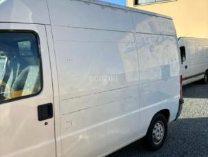 Fourgon avec parois et toit rigide Peugeot Boxer