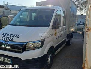 Fourgon avec parois et toit rigide MAN TGE