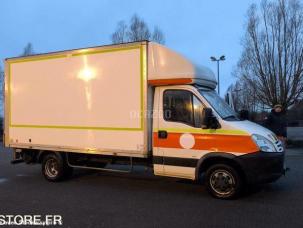 Fourgon avec parois et toit rigide Iveco 35C15