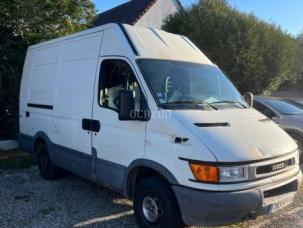 Fourgon avec parois et toit rigide Iveco Daily