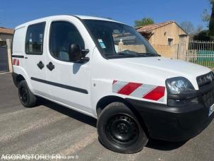 Fourgon avec parois et toit rigide Fiat Doblò
