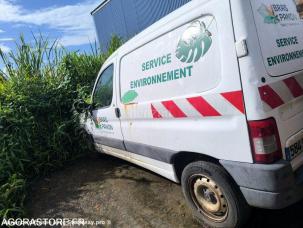 Fourgon avec parois et toit rigide nc