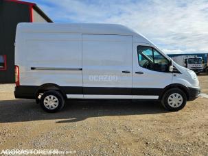 Fourgon avec parois et toit rigide Ford Transit
