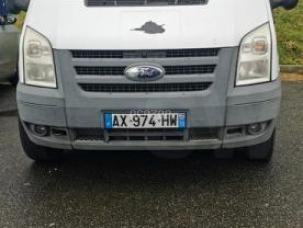 Fourgon avec parois et toit rigide Ford Transit