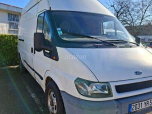 Fourgon avec parois et toit rigide Ford Transit