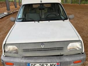 Fourgon avec parois et toit rigide Renault Express