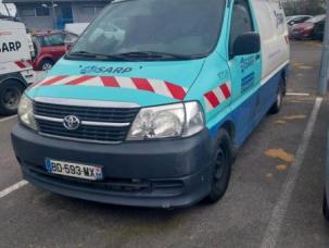Fourgon avec parois et toit rigide Toyota HI-ACE