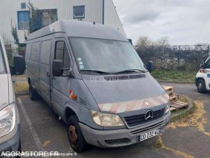 Fourgon avec parois et toit rigide Mercedes Sprinter
