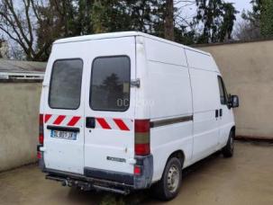 Fourgon avec parois et toit rigide Peugeot Boxer
