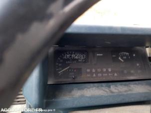 Fourgon avec parois et toit rigide Renault Master