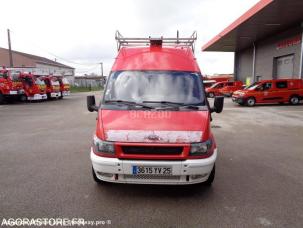 Fourgon avec parois et toit rigide Ford Transit