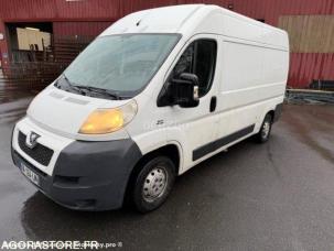 Fourgon avec parois et toit rigide Peugeot Boxer