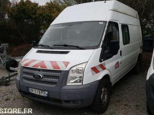 Fourgon avec parois et toit rigide Ford Transit