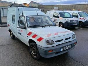 Fourgon avec parois et toit rigide Renault Express