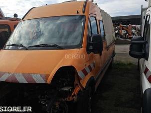 Fourgon avec parois et toit rigide Renault Master