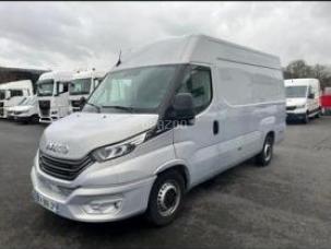 Fourgon avec parois et toit rigide Iveco 35S18