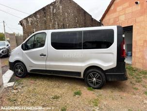Fourgon avec parois et toit rigide Renault Trafic
