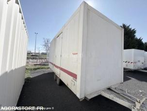 Fourgon bâché avec parois rigides Courant