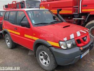Fourgon avec parois et toit rigide Nissan TERRANO