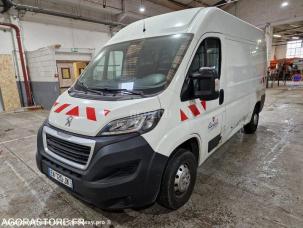 Fourgon avec parois et toit rigide Peugeot Boxer