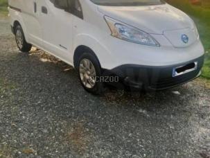 Fourgon avec parois et toit rigide Nissan NV200