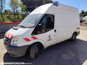 Fourgon avec parois et toit rigide Ford Transit
