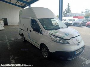 Fourgon avec parois et toit rigide Nissan NV200