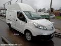 Fourgon avec parois et toit rigide Nissan NV200