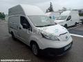 Fourgon avec parois et toit rigide Nissan NV200