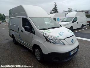Fourgon avec parois et toit rigide Nissan NV200