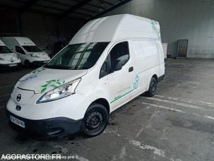Fourgon avec parois et toit rigide Nissan NV200