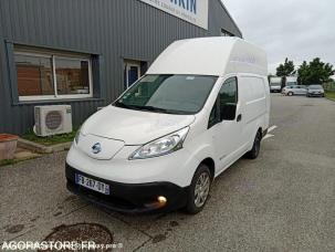 Fourgon avec parois et toit rigide Nissan NV200