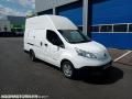 Fourgon avec parois et toit rigide Nissan NV200