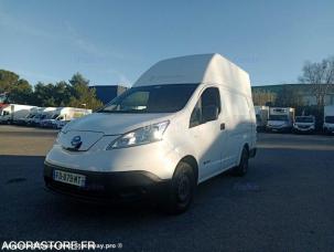 Fourgon avec parois et toit rigide Nissan NV200