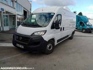 Fourgon avec parois et toit rigide Fiat Ducato