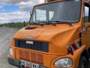 Fourgon bâché avec parois rigides Bremach GR