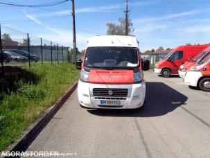 Fourgon avec parois et toit rigide Fiat Ducato