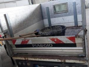 Benne basculante de chantier et de TP Piaggio Porter