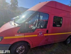 Fourgon avec parois et toit rigide Ford Transit