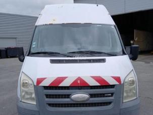 Fourgon avec parois et toit rigide Ford Transit