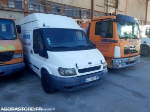 Fourgon avec parois et toit rigide Ford Transit