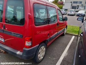 Fourgon avec parois et toit rigide nc BERLINGO