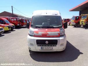 Fourgon avec parois et toit rigide Fiat Ducato