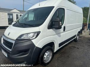 Fourgon avec parois et toit rigide Peugeot Boxer