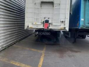 Fourgon bâché avec parois rigides nc
