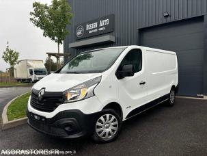 Fourgon avec parois et toit rigide Renault TRAFIC III